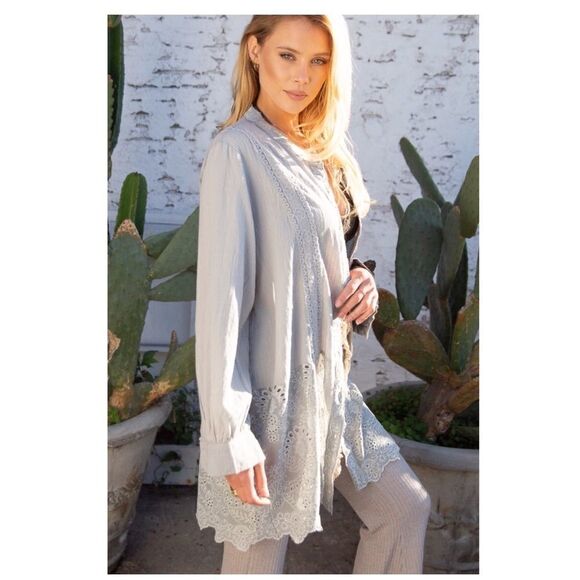 𝅺TUNIC with Lace and Eyelet Trim - Picture 5 of 11